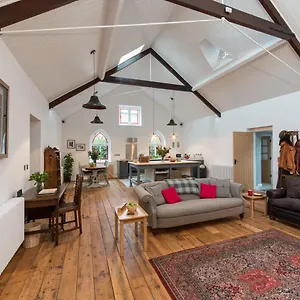  Holiday home Chester's Only Tin Chapel - Unique, Spacious 2 Bedrooms, Garden And Free Parking
