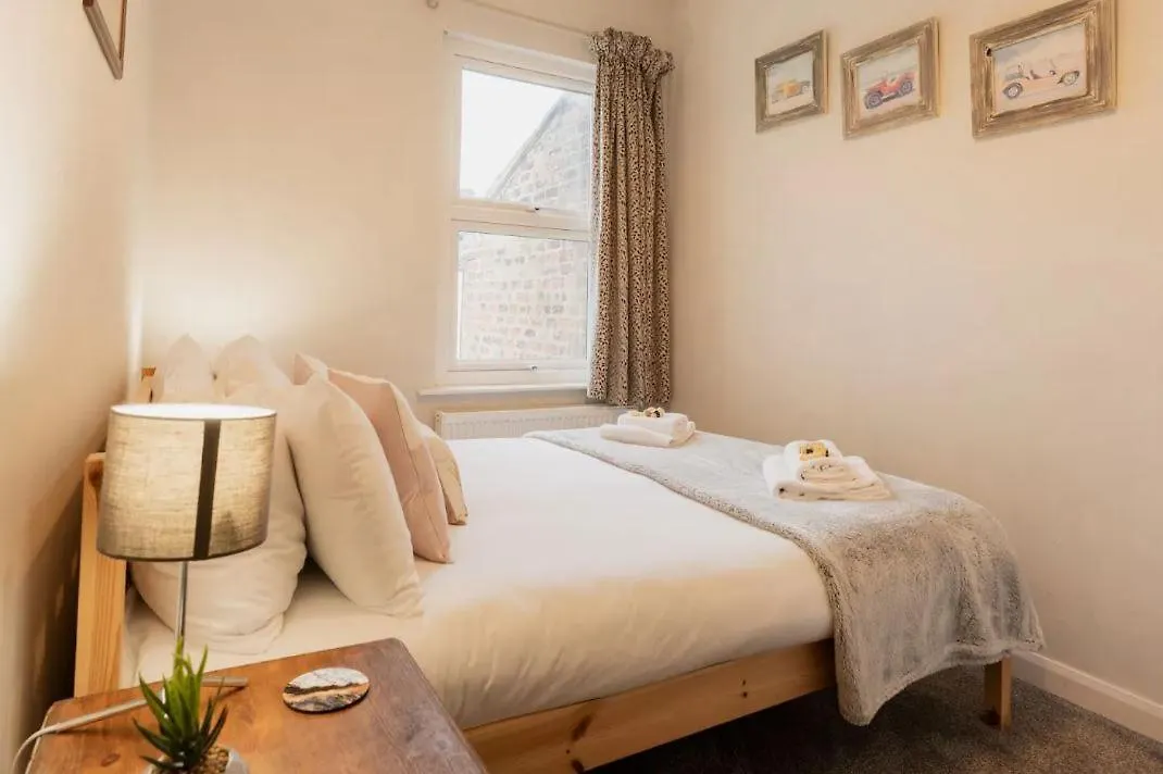 Well Located Cosy 2 Bedroom Home Near Chester Centre 0*,